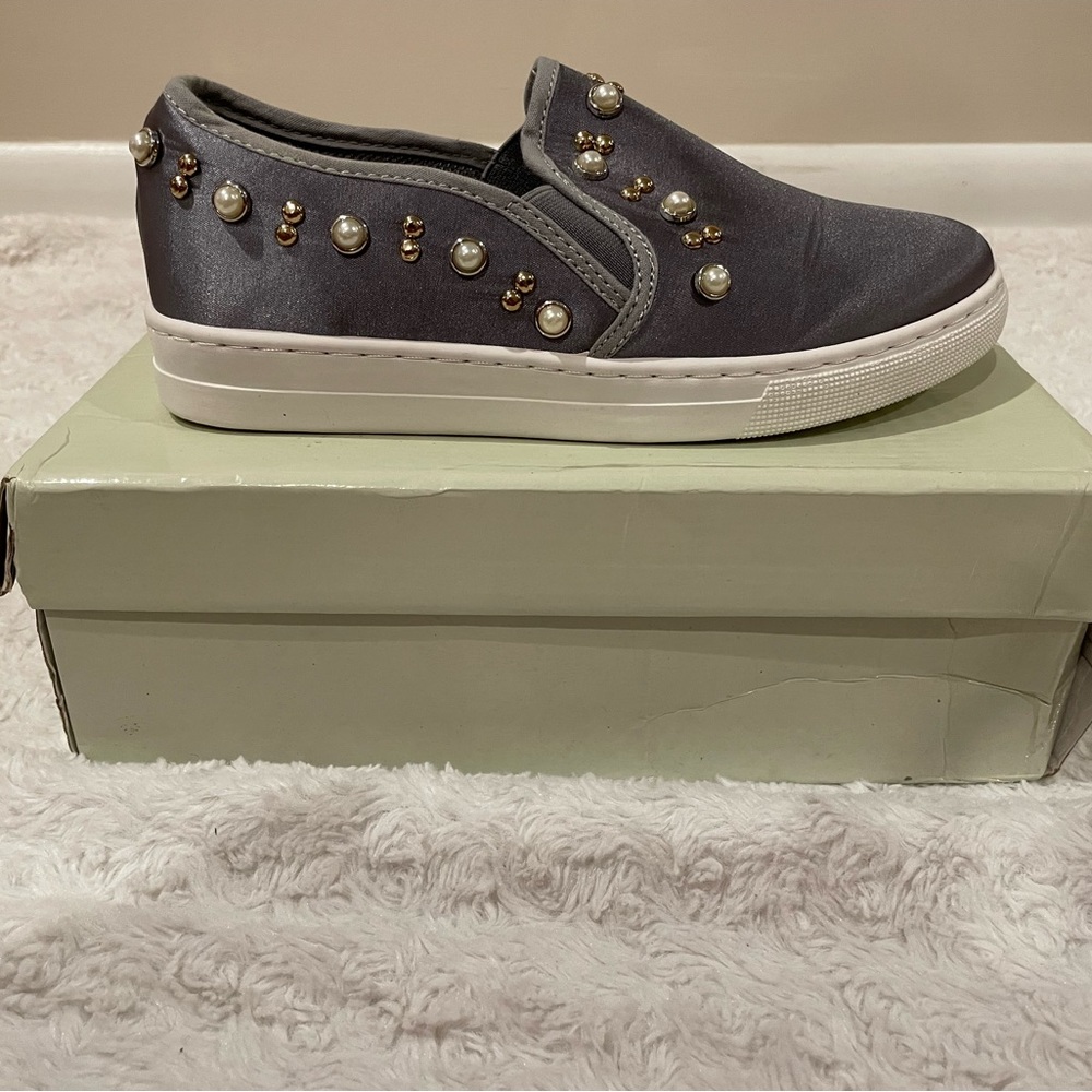 Boohoo grey slide in skater sneaker. Brand new never worn.